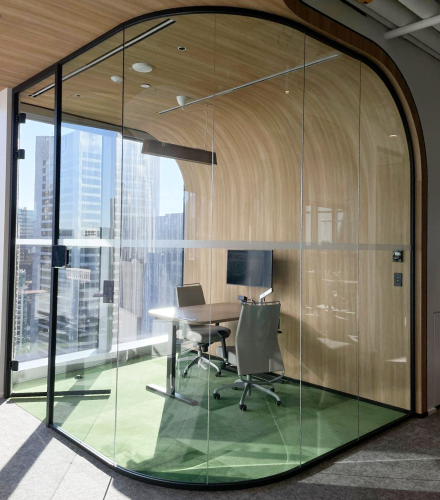 alt="Movable curved walls installed by Systemax in modern office space."